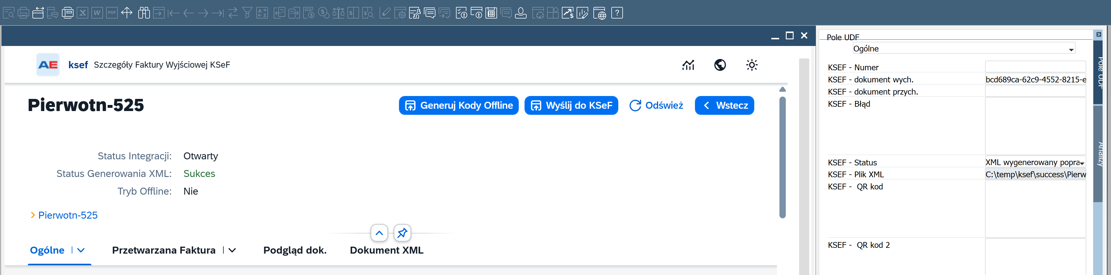 CompuTec KSeF Output Invoice Details screen in the General tab. The central invoice panel shows Integration Status Otwarty, XML Generation Status Sukces, and Offline Mode Nie, with buttons Generuj Kody Offline, Wyślij do KSeF, Odśwież, and Wstecz. The SAP Business One UDF panel on the right lists KSEF - Numer, KSEF - dokument wych., KSEF - dokument przych., KSEF - Błąd, KSEF - Status, KSEF - Plik XML, and KSEF - QR kod.